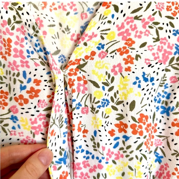 LOFT, LIKE NEW FLORAL WRAP ROMPER, Sz 6 - Picture 9 of 11